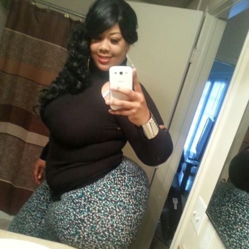 alliwantisbuttandbooty:           (____Y____)     Follow! One and only alliwantisbuttandbooty.tumblr.com/