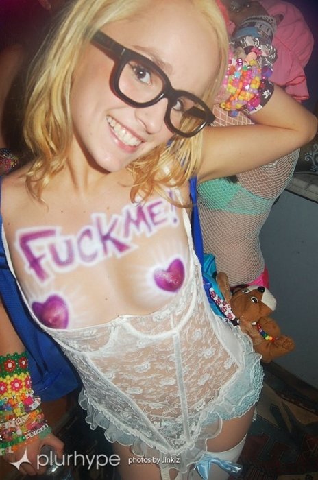 shemaleladyboypics:  Click Here To Date A Tranny