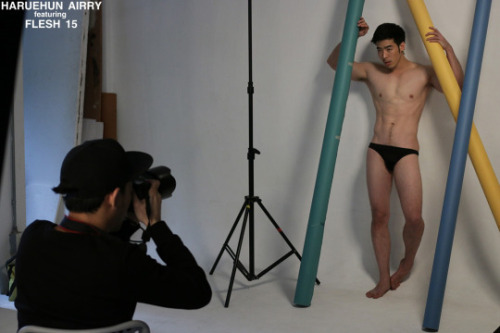 mantop10691:  泰國名攝影師Haruehun Airry男寵系列..最近也出寫真書的肌肉帥哥…..WUD THANNIPAT