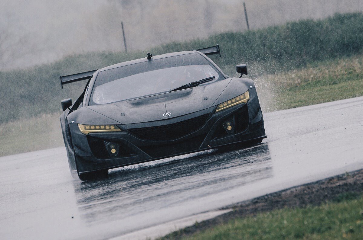 classandcars:  Not gonna lie, this looks like a sleeker and slightly more hard lined
