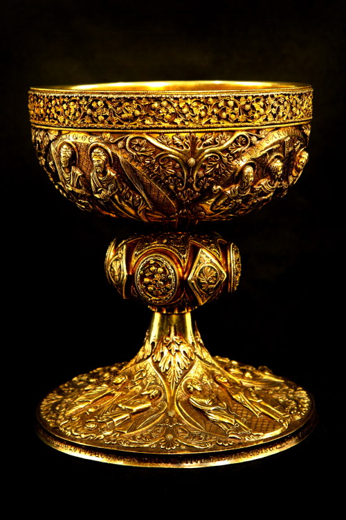 thephynster:langoaurelian:  Ceremonial chalice (or “Sifridus” chalice) from the Osn