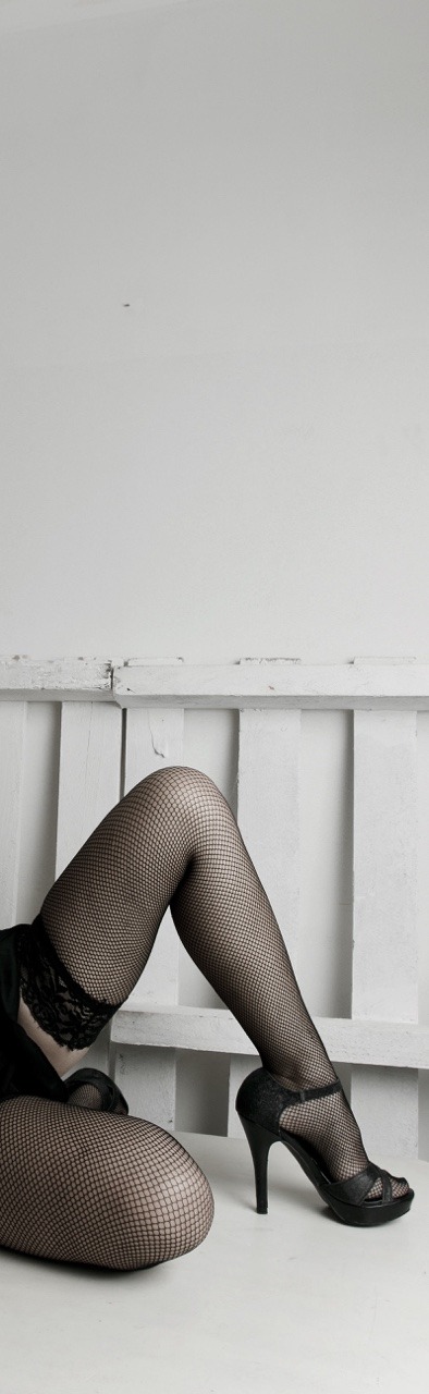 whiteblackfoto:  Heels and Stockings 