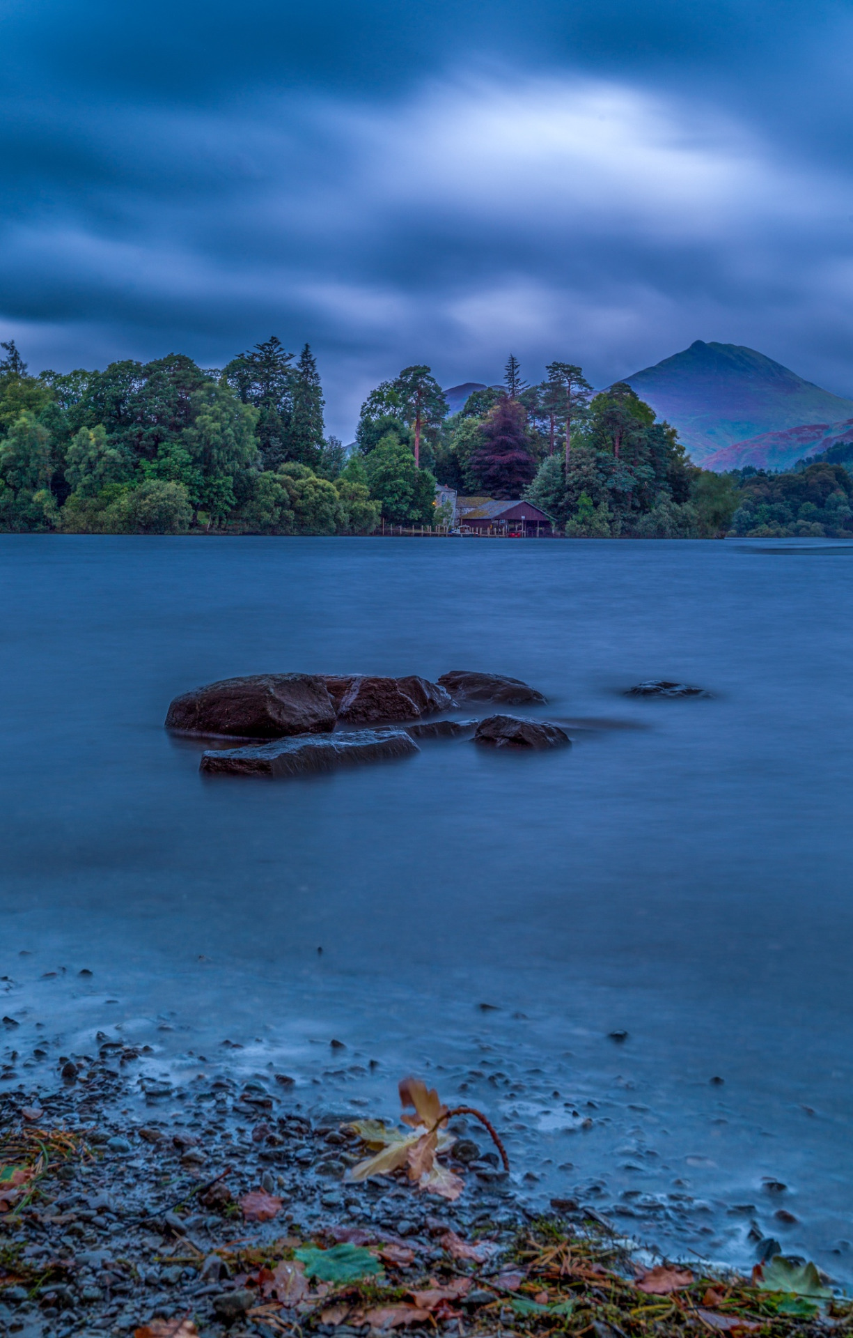 theencompassingworld:  travelgurus:  Beautiful Morning on Derwentwater in the Lake