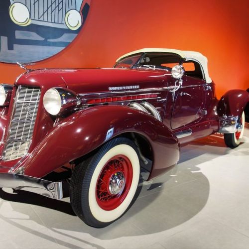 Auburn Model 852 Speedster 1936. - source Automobiles and Dealerships of the Past and the Modern Era