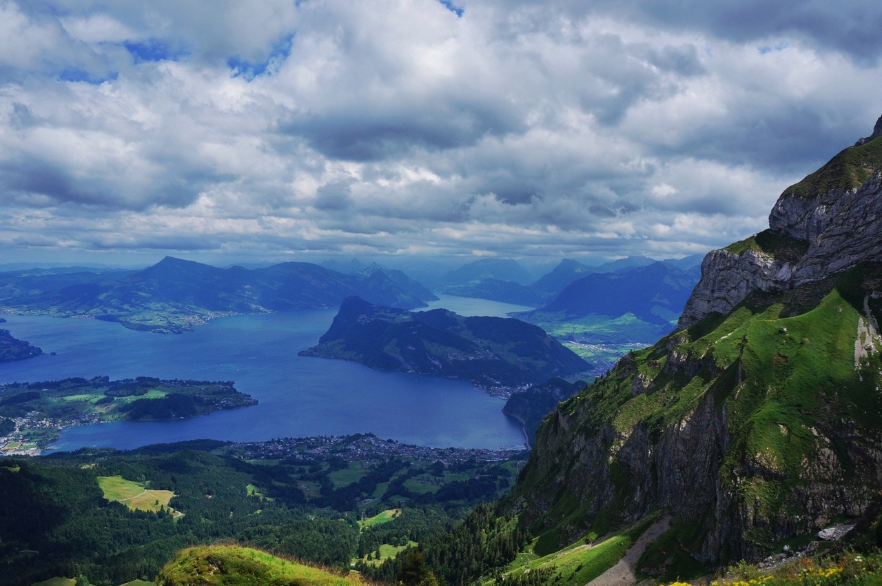sweetdivergence:  Am I dreaming? This can’t be real.  Mt Pilatus, Switzerland.