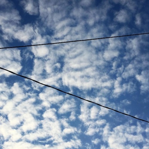 OTTOBRE TRA LE RIGHE #segnievidenti #dodicilettere #bassareggiana #cielo #lageografiadellenuvole #cloud