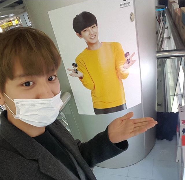 isotuan:  My aesthetic is Chanyeol showcasing Chanyeol holding mini Chanyeols 