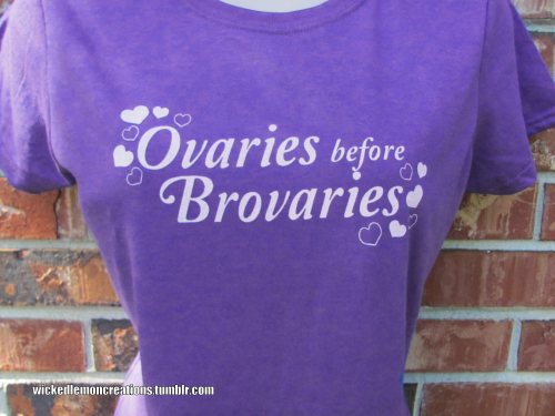 T-Shirt - Parks and Recreation OVaries Before Brovaries Treat yo'self with this Leslie Knope inspire