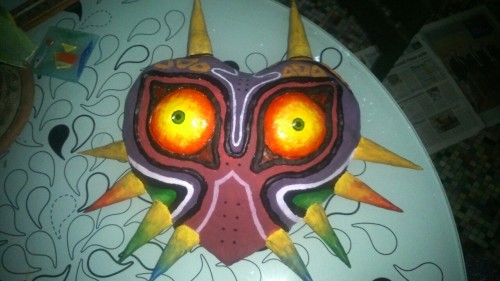 Majora’s Mask tutorial by me :3 You just need newspapers, vinylic glue and clay.