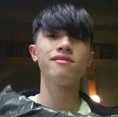 bryan178: Singapore guy looking fun at JB area