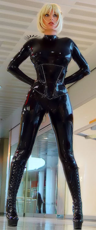 shiny-passions:  Latex latex-passion.blogspot.com/