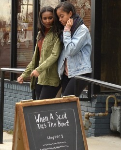 eay5ia:  accras:  President Barack Obama and his daughters Malia and Sasha visit Upshur Street Books and Pleasant Pops cafe and market in Washington D.C., 11/28/15.  Beauties. 