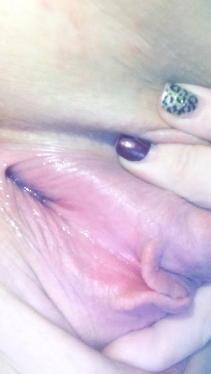 ifemalexo:  boy-girlxo:  Come taste me <3?   So close to 1,000! Help me get there and make me wetter ;-) 