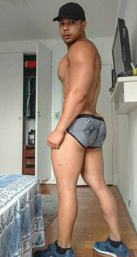 adictoalosculones:  Pinche culototototote de Alexandre (big booty Alexandre)😲😳😍😈🍑👅🍆💦