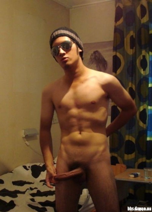 marcotuin:  nightguy13:  mundobrazil2:     Looks like a twitch streamer xD   He locks hot