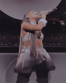 moonlightzx:Time goes by and I can’t control my mindDon’t know what else to try,