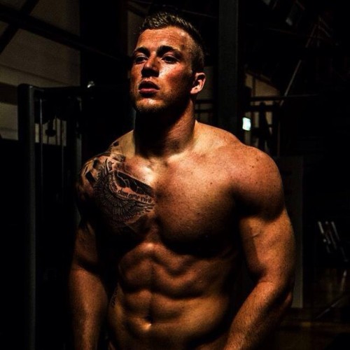 lumbrjax:  Instagram user @schmale_schulter http://ift.tt/1QvYSzY