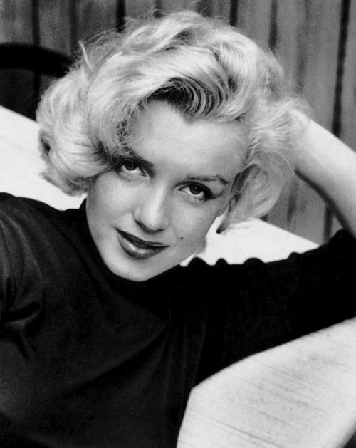 infinitemarilynmonroe:Marilyn Monroe photographed by Alfred Eisenstaedt, 1953.