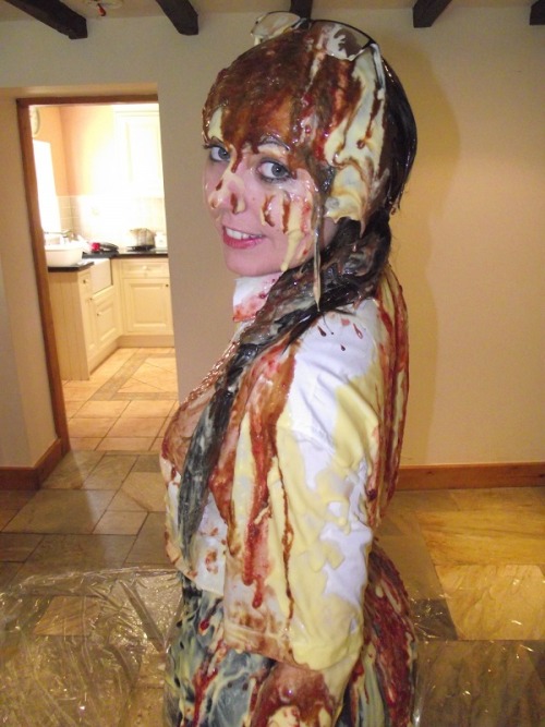 messyfoodsex:  wampicsandgifs:  Kacie James - Messy Secretary! by Tony Hill (2 of 3)  just add a little topping