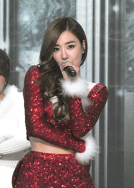 sonesource: Soshi Christmas Countdown 🎄 December 4th: Diamond (141219 Music Bank Year End Special) 