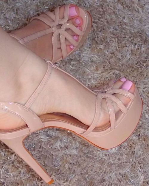 mypeeptoeheels: very elegant