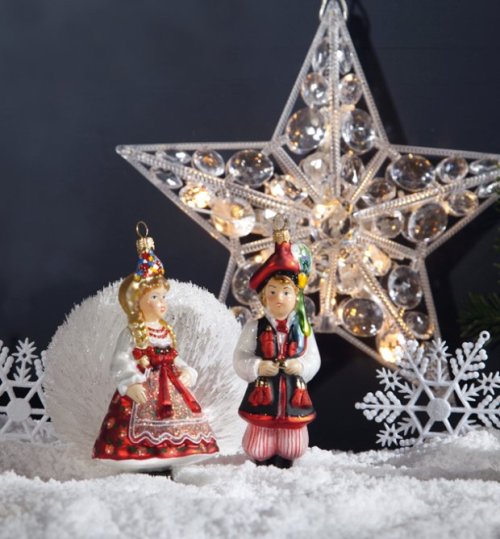 lamus-dworski:Decorations for a Christmas Tree with Polish folk costumes.Images via Ładny dom.