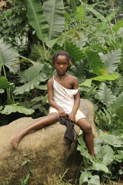 forafricans:A portrait of a young girl in front of a vegetation. Sao Tome and Principe. ©Polinho [@studio.polinho]