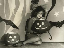oblio24:    Today’s old Hollywood #Halloween picture! Clara Bow cuddling with some creepy 1920s jack-o’-lanterns: via The Nitrate Diva on Twitter … and visit Nitrate Diva on tumblr.   