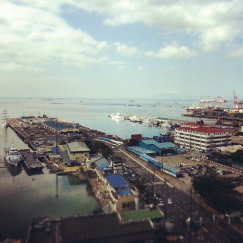View from the century old hotel. #manila #manilahotel #samsung #note2 #landscape #photography (at Manila Hotel)