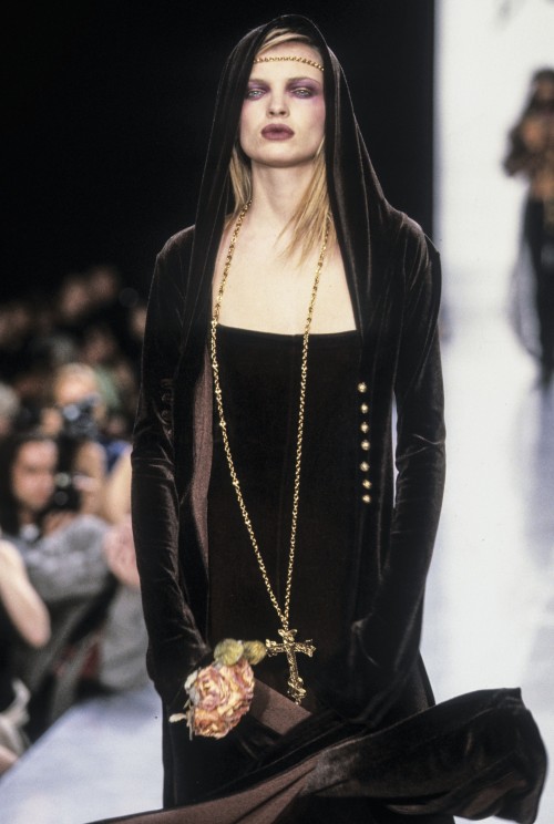 celebritycokenose:Esther Cañadas @ Betsey Johnson Fall/Winter, 1997 Ready-to-Wear