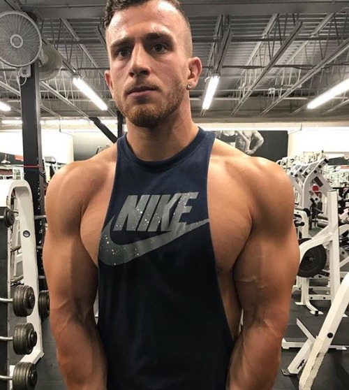 dfmbf:The point was to look more like a muscle slut and to get used to wearing clothes unselfconscio