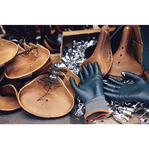 discoursesofthewithered: via johnprolly on instagram:  At 12:30, a bell rang and the @brooksengland 