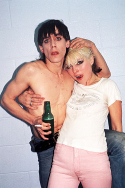 vampiresandvixens:  Debbie Harry and Iggy Pop by Bob Gruen, Toronto, Canada, 1977 