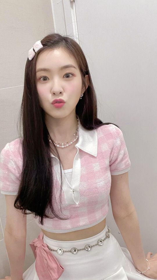 Red Velvet (Irene) Lockscreens!