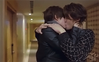 bromancezfyn: irrational-obsessions-gottcha78:  Anyone else like that she bit him? *looks around*  &