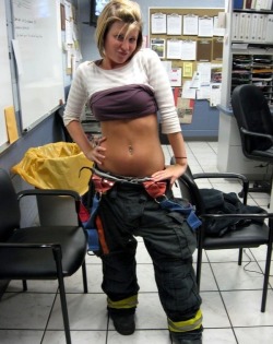 working-gals:  Sexy firefighter