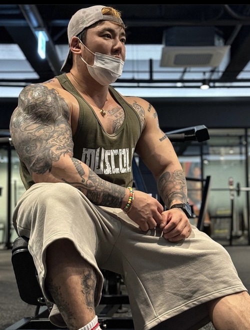 IG @_arnold_an - That Is One Serious Pair Of Legs And Glutes. Reminds Me Of Ronnie Coleman Freakishness.