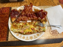 constantlystuffed:I made a delicious breakfast! Extra cheese in the omelette, extra