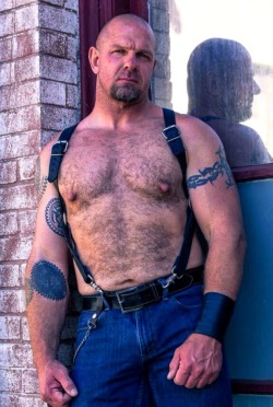 cwboytop:  mike1963mt:  Daddy wants you  cowboys, rednecks, truckers, boots, cigars, men! http://cwboytop.tumblr.com 