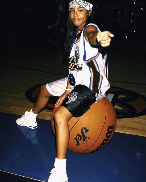 Aaliyah at MTV Rock'n'Jock Basketball, Brick Layers #19, September 1996