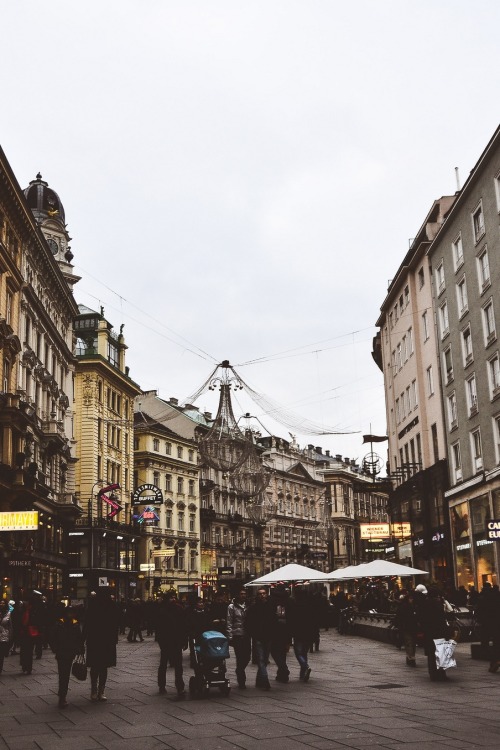 r2–d2:  Vienna by (Julian Bueckert) 