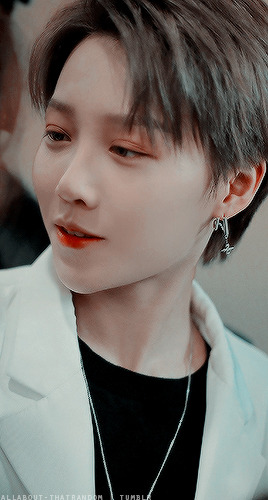 Imagine Yuxin looking at you like that ⇈