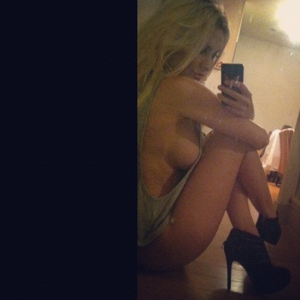selfshot-selfpics:  Photo http://selfshot-selfpics.tumblr.com/  Side boob is so sexy