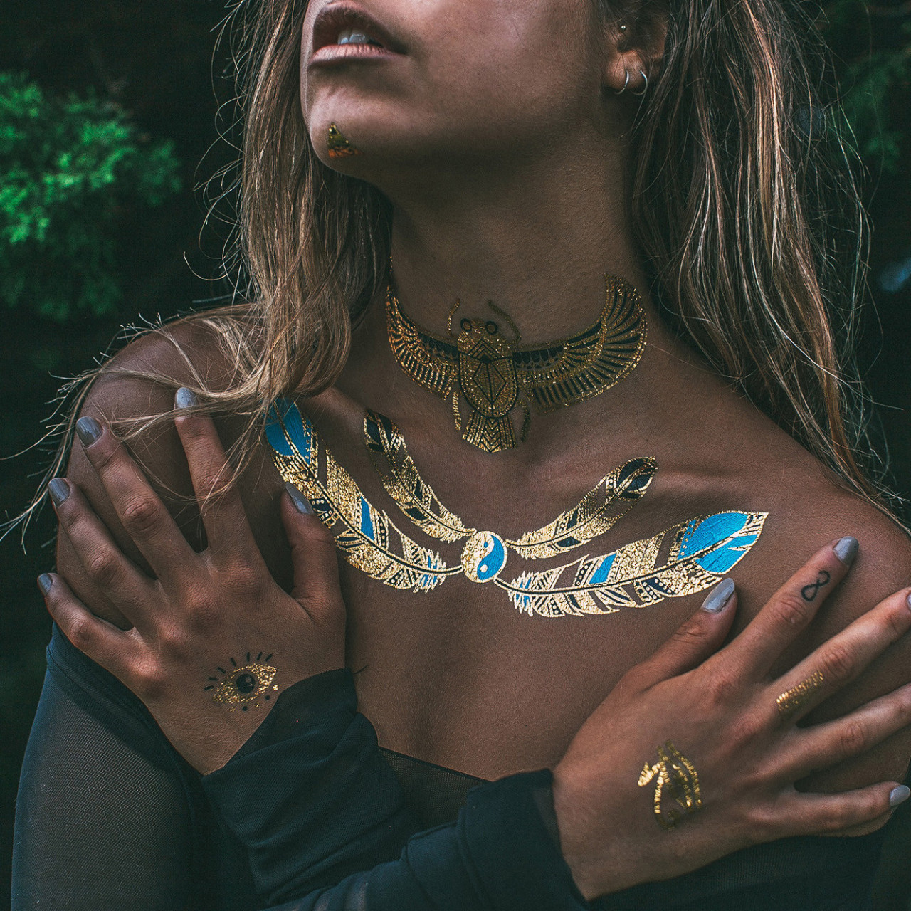 wordsnquotes:  culturenlifestyle:Exquisite Metallic Tattoos Inspired by Hennah &amp;