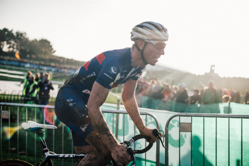 therivet:  Head over to latetedelacourse.com for my full photoset from Round 3 of the CX World Cup i