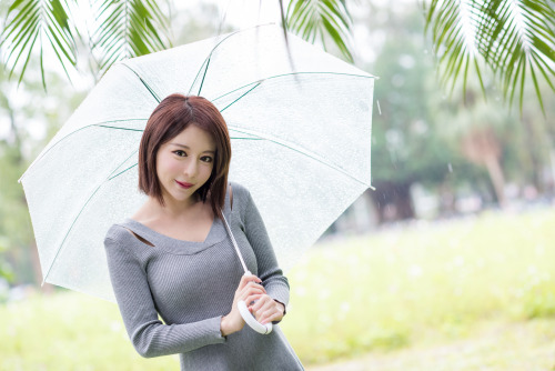 A Rainy Day - Julie - Zhang Qi (張齊)