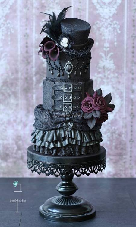 steampunktendencies:  Steampunk & Gothic Wedding Cakes by SweetLake Cakes
