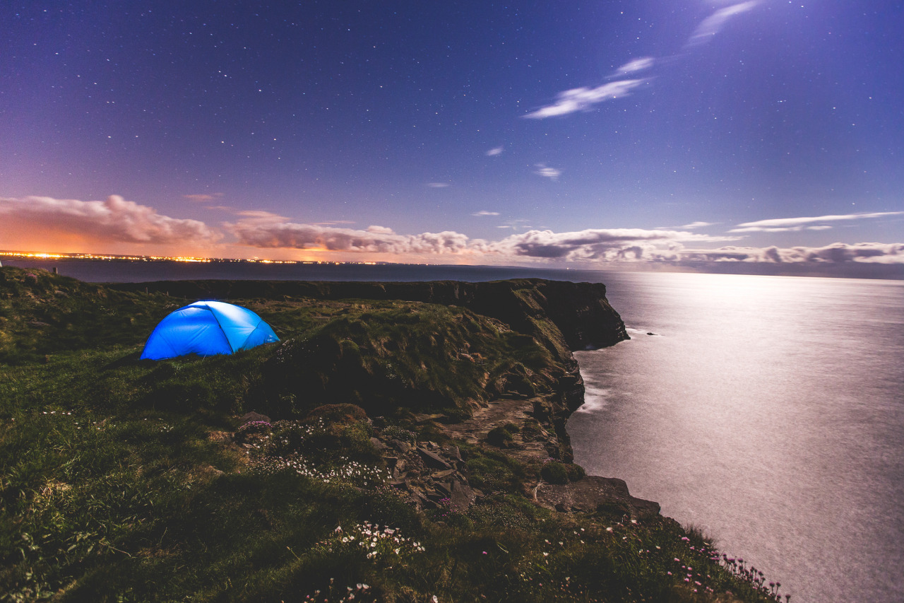 sitoutside:  by KIDKUTSMEDIA