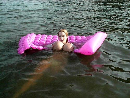 awesomebimbo: luisflakis:  Ufffffff Let’s do it in the water #Gabrielitits Montserratits  The real pierced tattooed fuck doll with huge boobs: fnchen.tumblr.com 