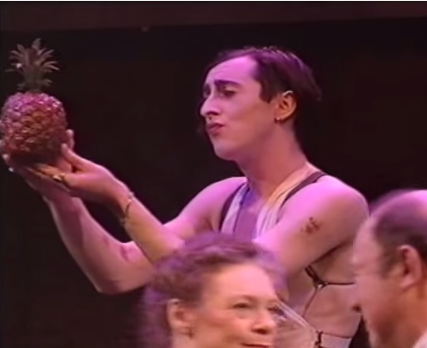 leben-oder-theater:alan cumming posing seductively with a pineapple#the most important theatre momen